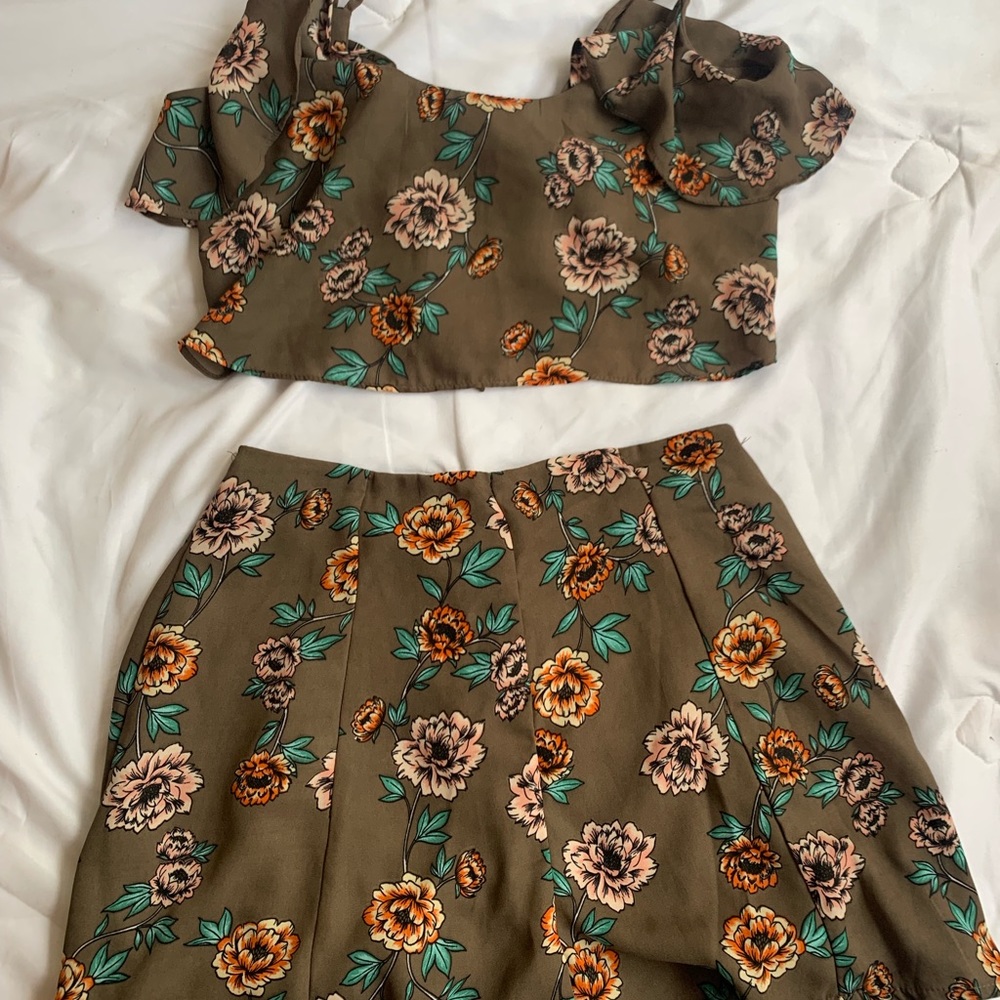 Gray floral two-piece crop top and short set